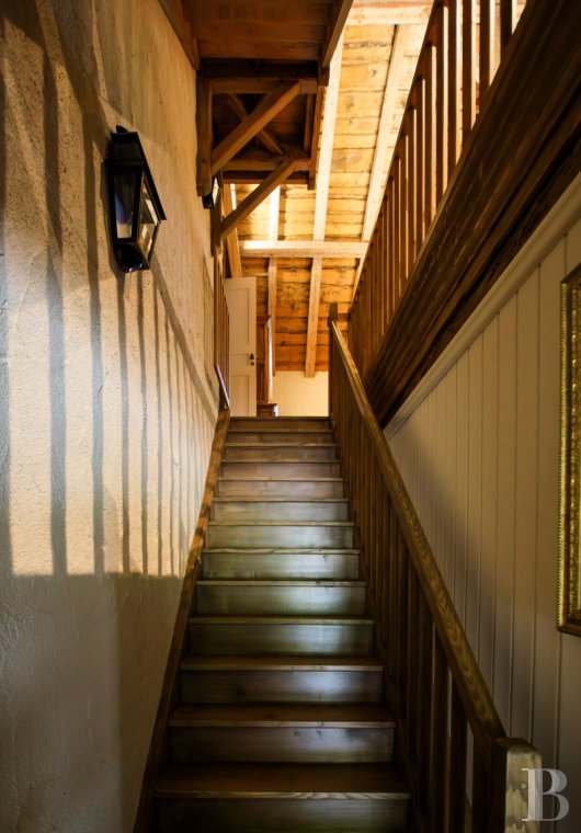 A former livestock farm which has been transformed into a vast, comfortable home near to Nantua in the Haut-Bugey region - photo  n°31